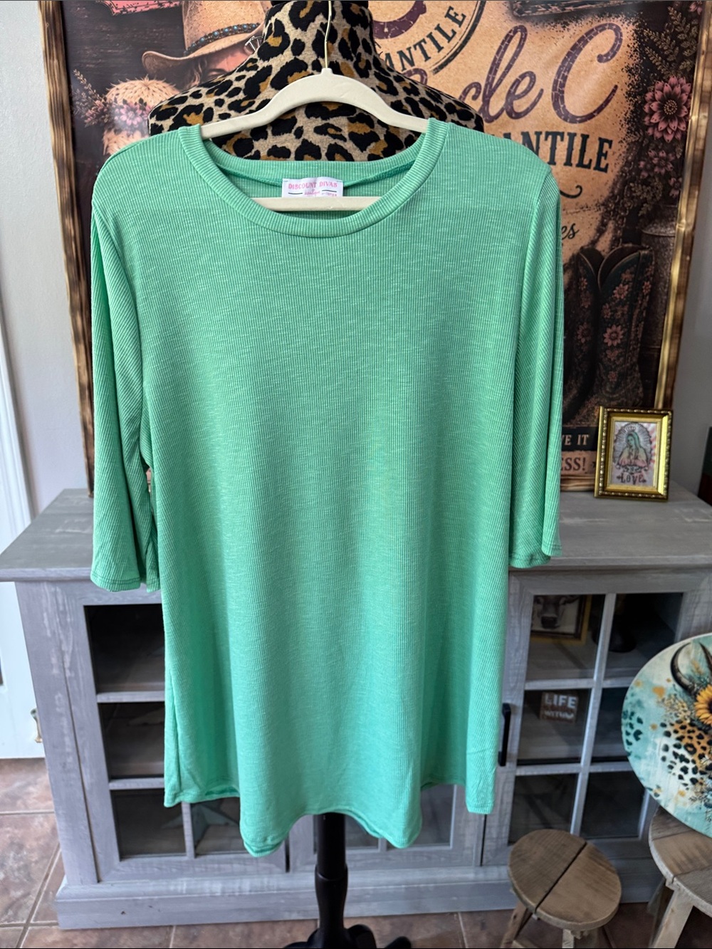 Discount DIvas Women's Mint Short Sleeve Knit  Top Size XL
